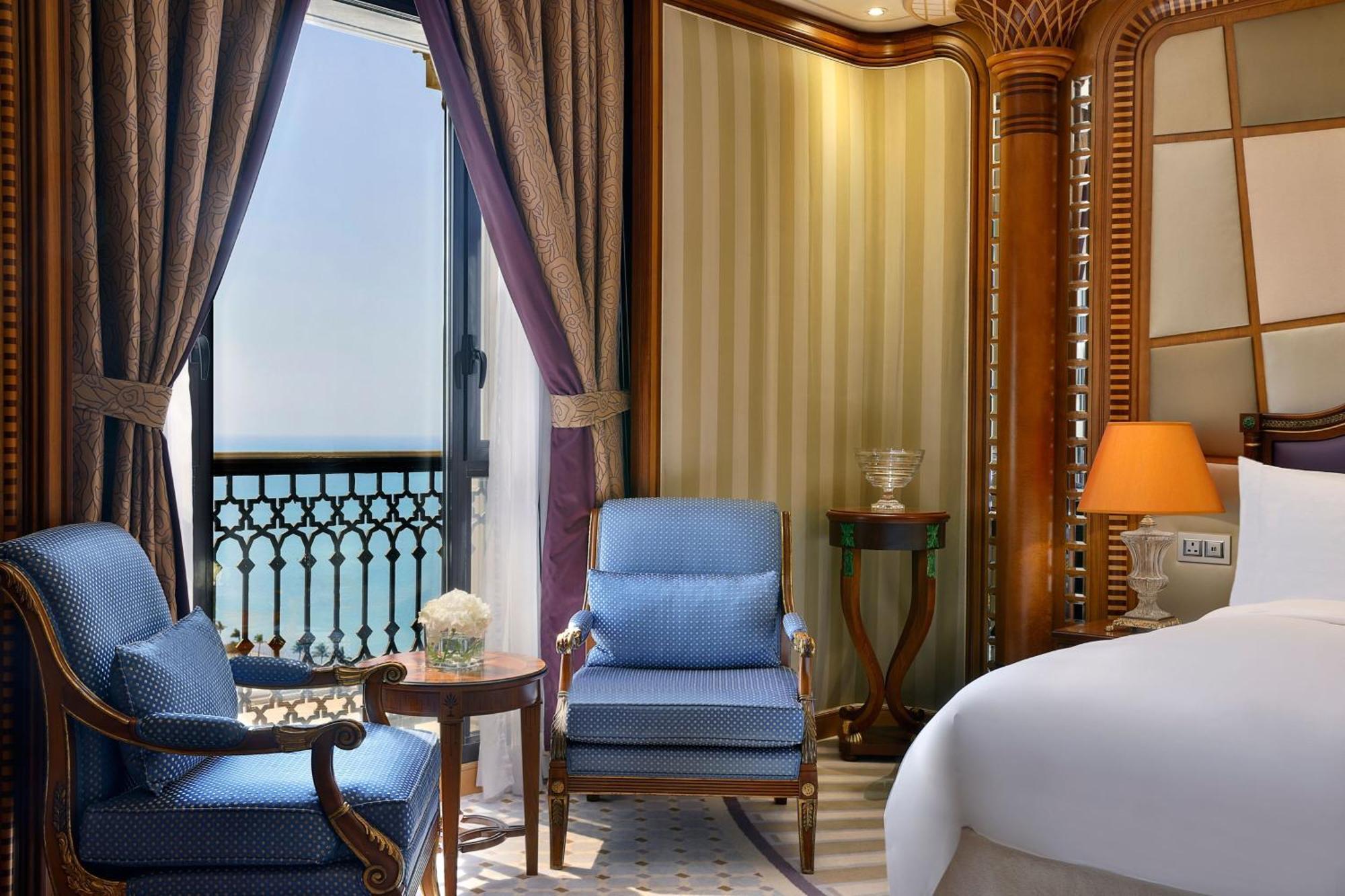 The Ritz-Carlton Jeddah Hotel Exterior foto A room at the Four Seasons Hotel, Cairo