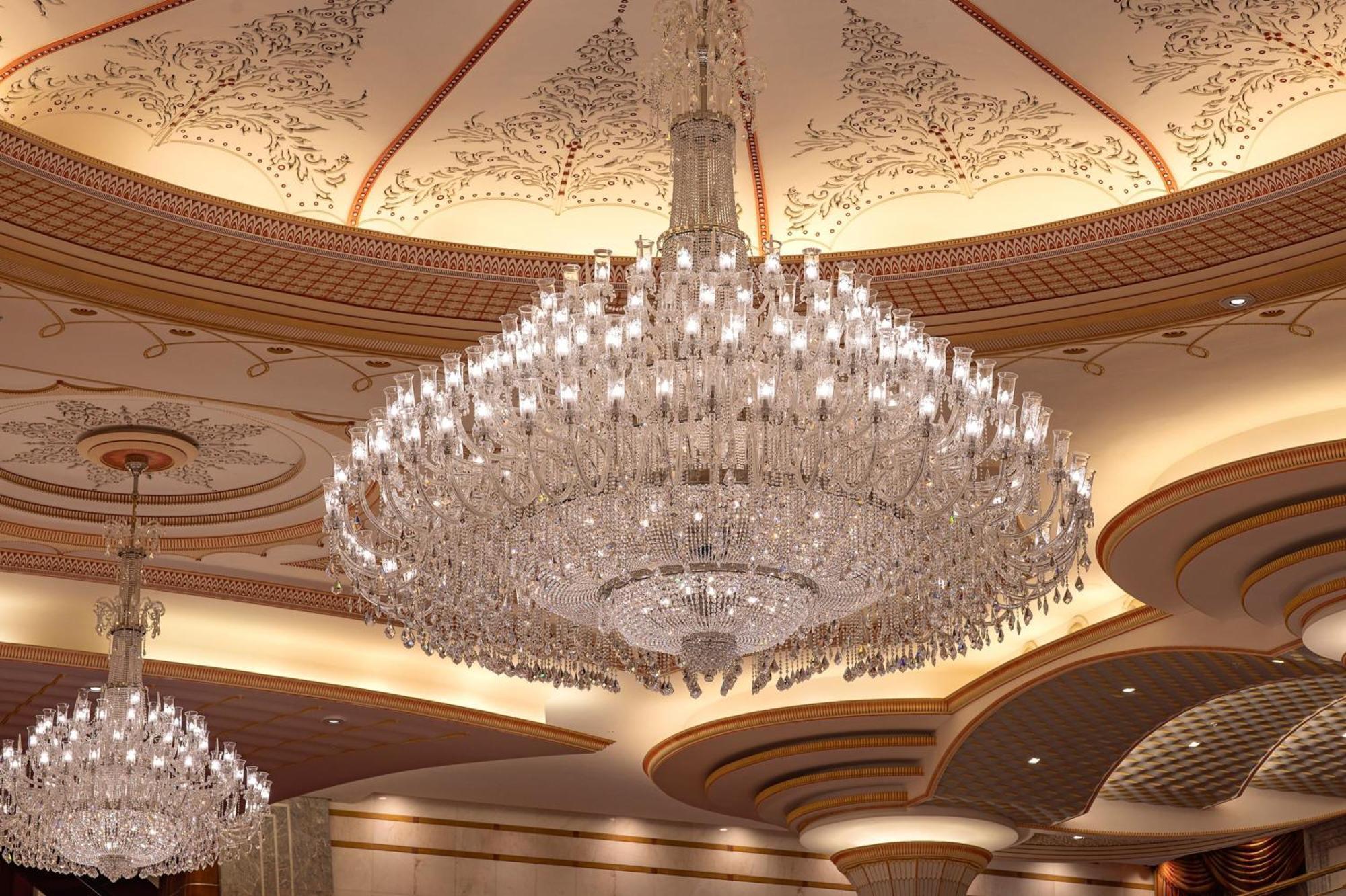 The Ritz-Carlton Jeddah Hotel Exterior foto A chandelier