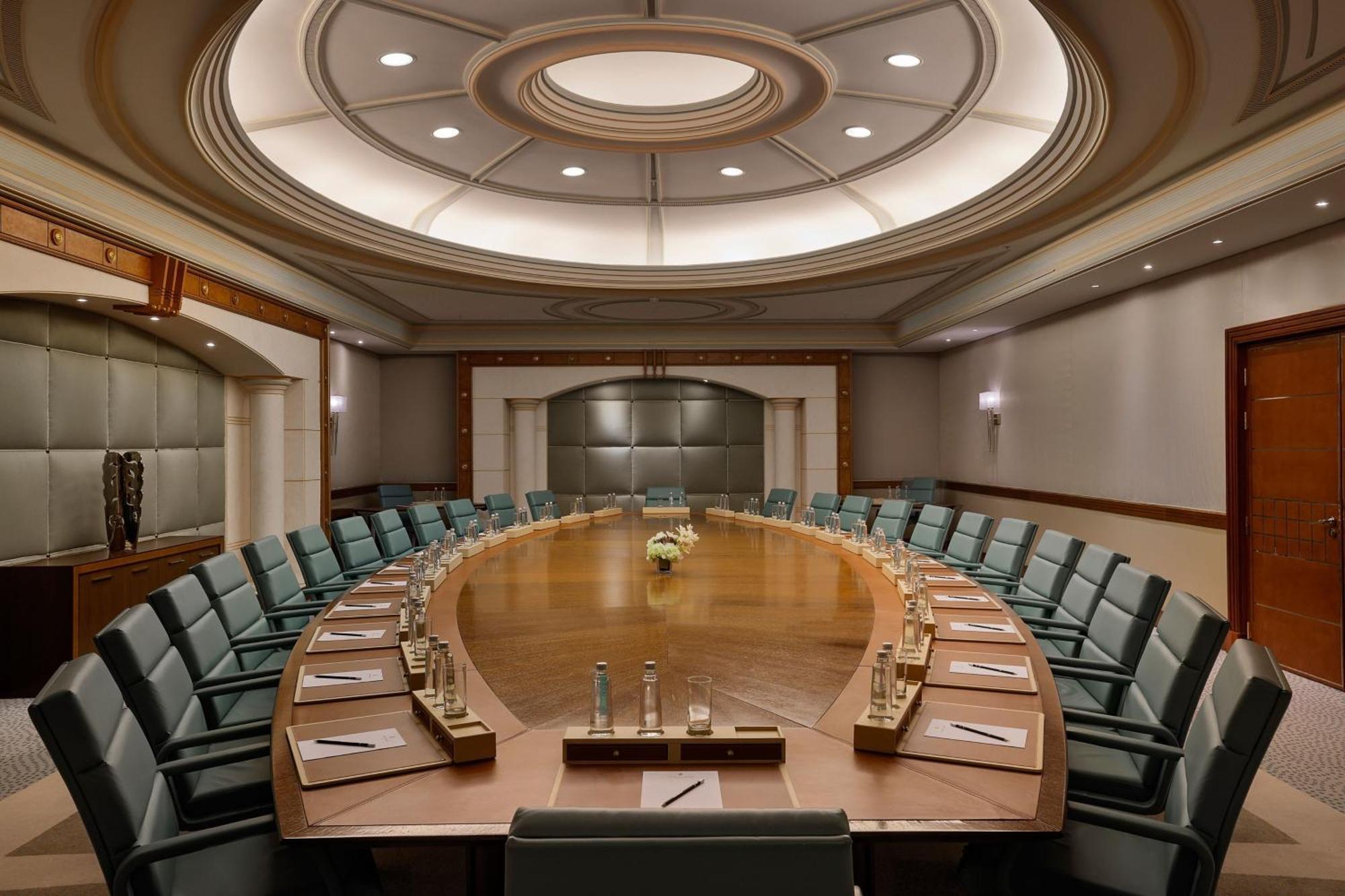 The Ritz-Carlton Jeddah Hotel Exterior foto The meeting room of the Executive Board