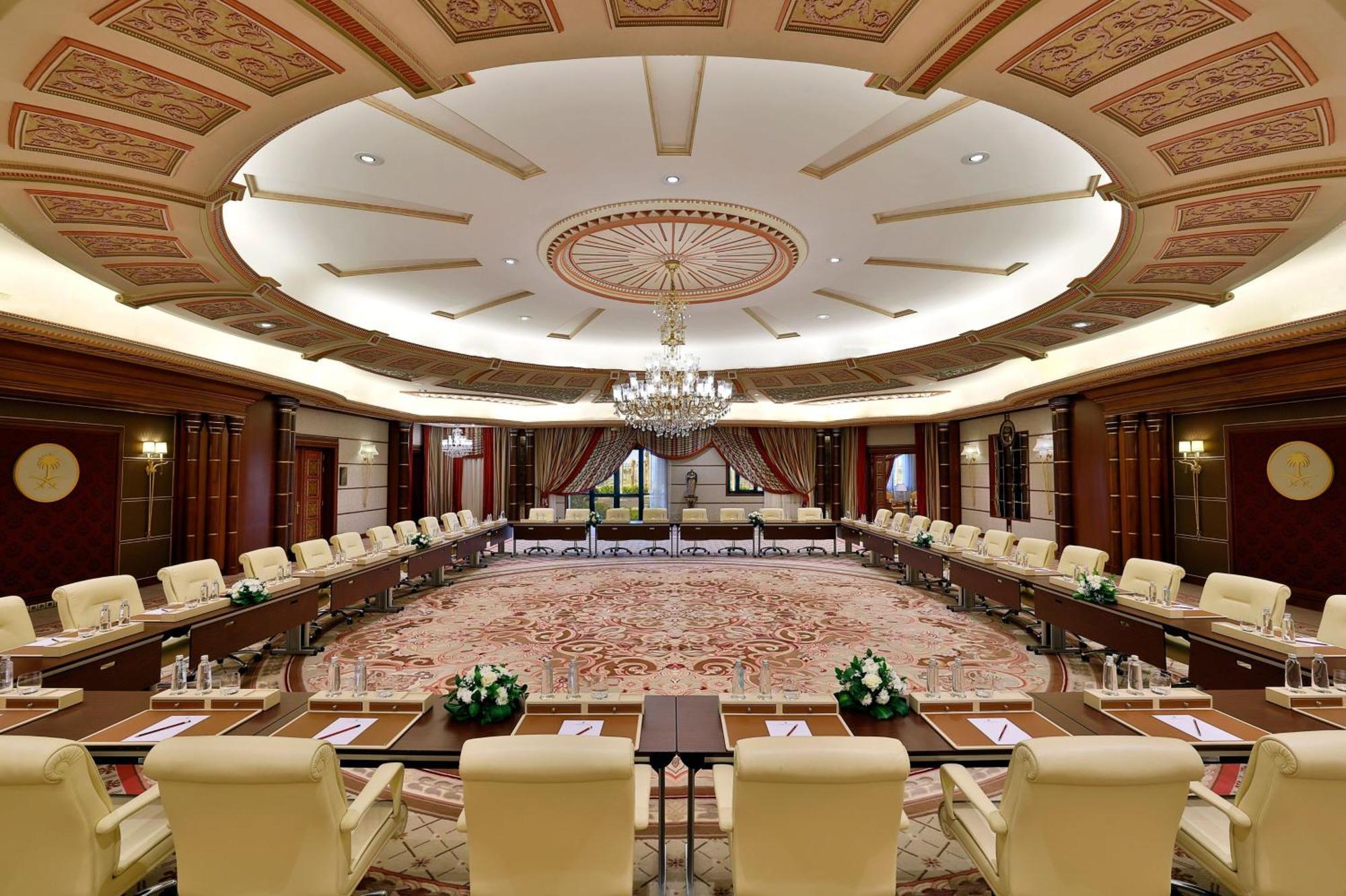 The Ritz-Carlton Jeddah Hotel Exterior foto The meeting room of the National Assembly