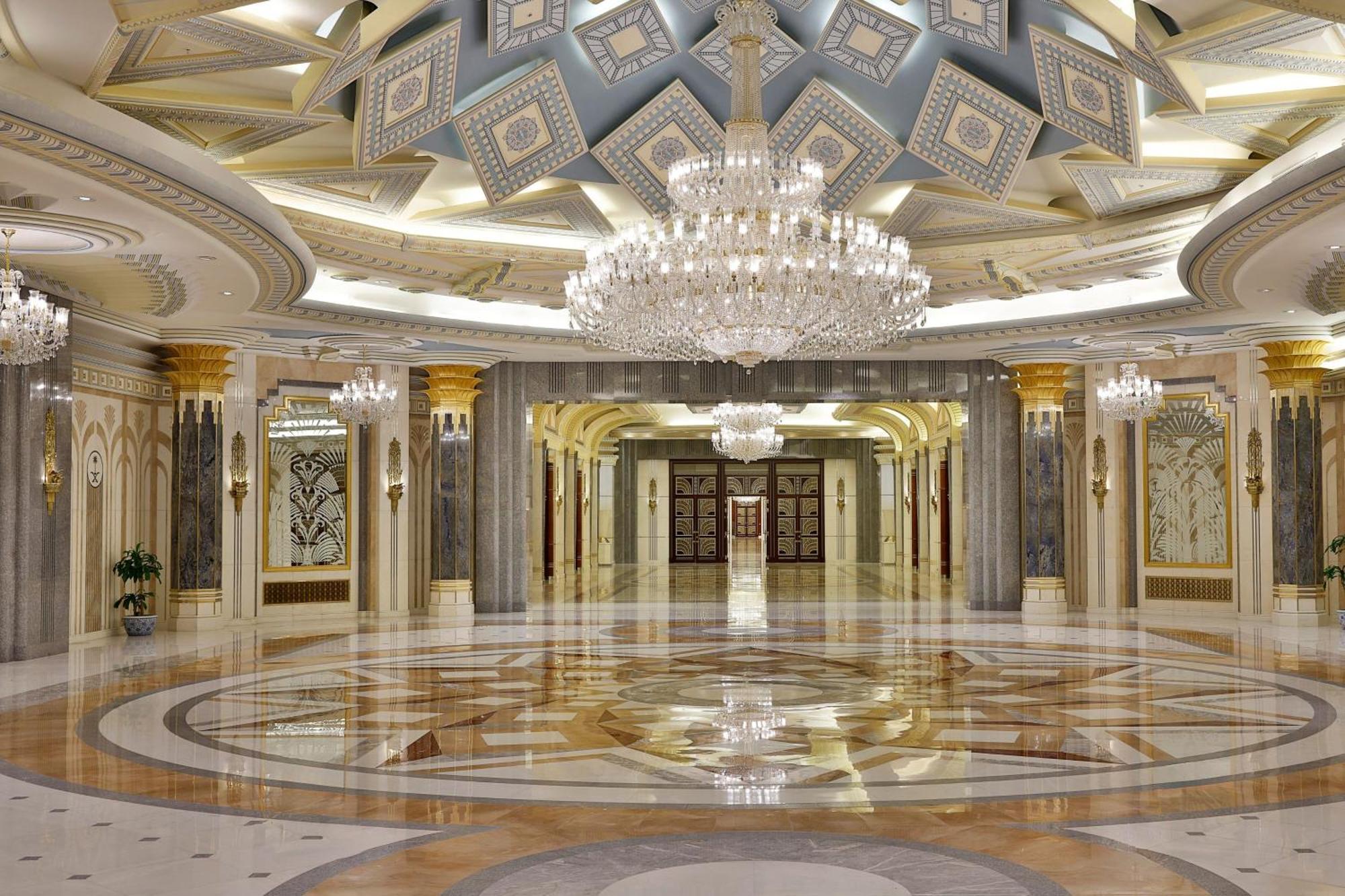 The Ritz-Carlton Jeddah Hotel Exterior foto The lobby of the hotel