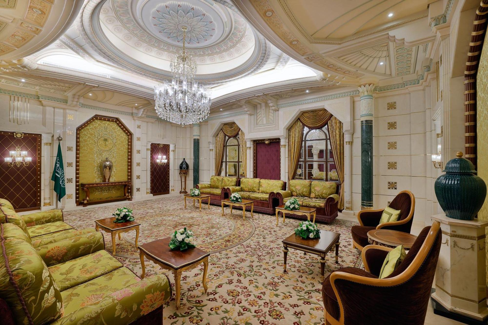 The Ritz-Carlton Jeddah Hotel Exterior foto The interior of the hotel