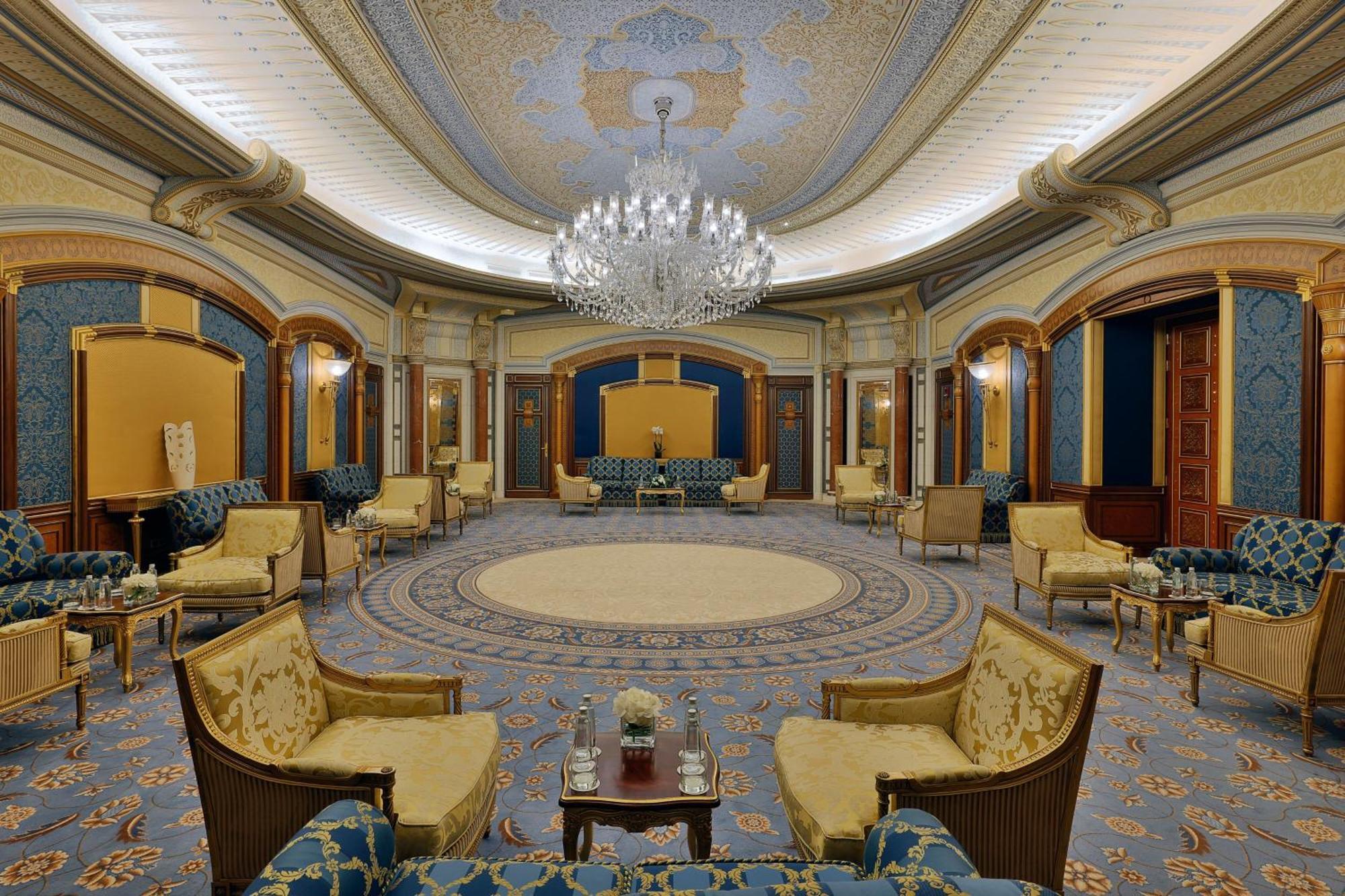 The Ritz-Carlton Jeddah Hotel Exterior foto The lobby of the hotel